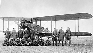 211 Squadron RAF ‘A’ Flight Officers and mechanics with DH9 1918 