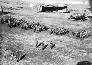 General Higgins inspects, Petit Synthe September 1918