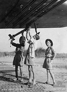 Arming a 211 Squadron Beaufighter, Chiringa 7 December 1944